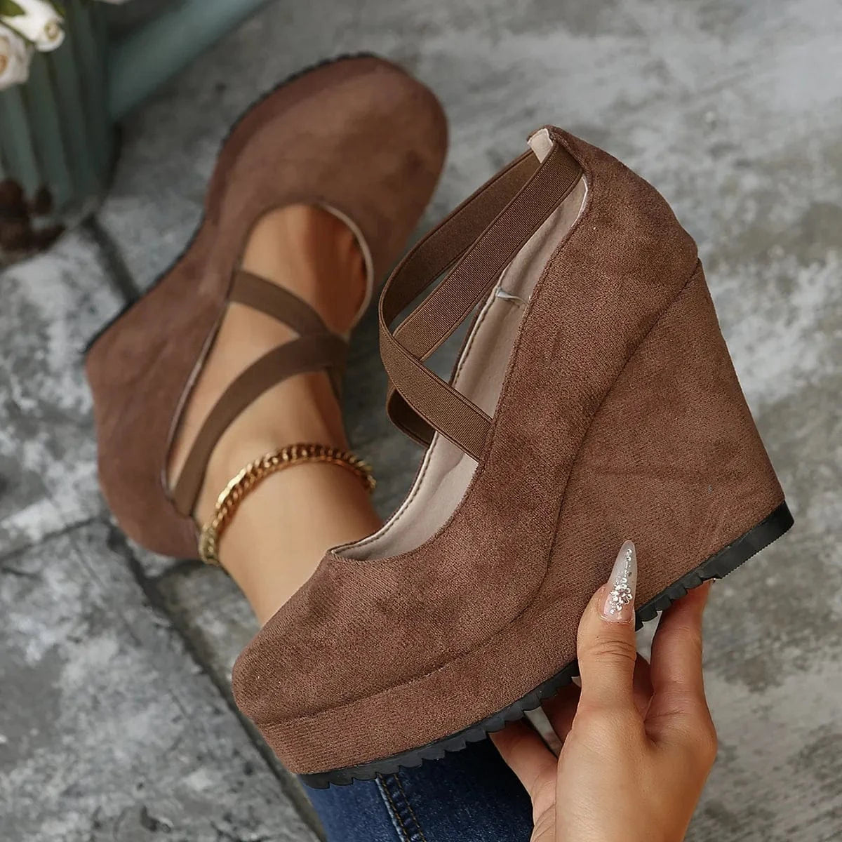 Crisscross Platform Wedge Pumps - Fashorio
