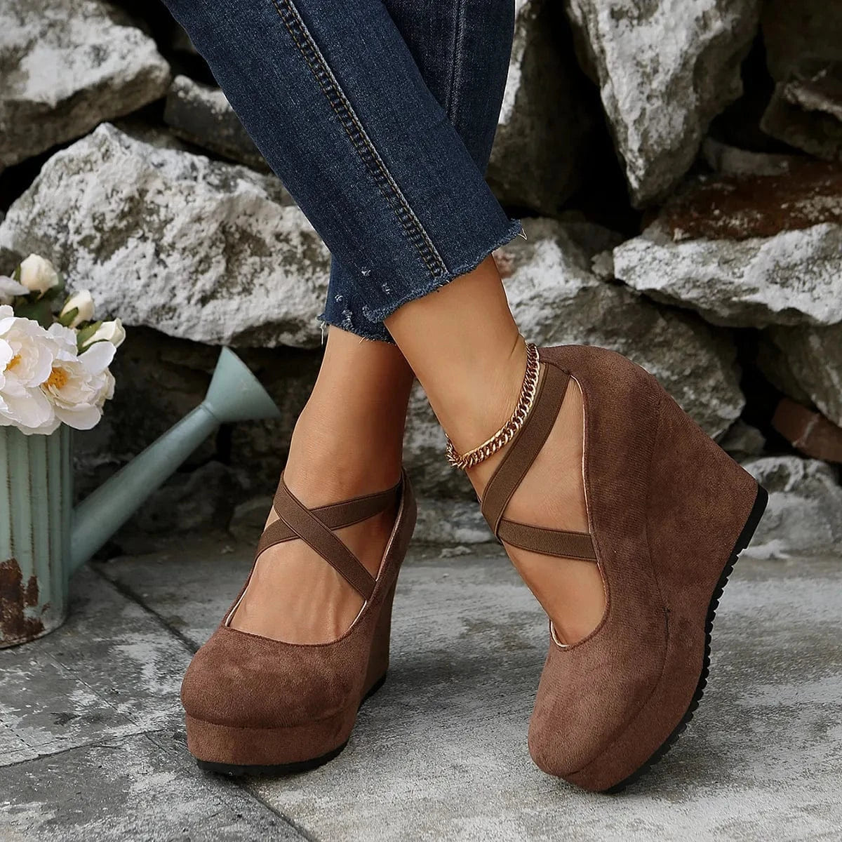Crisscross Platform Wedge Pumps - Fashorio