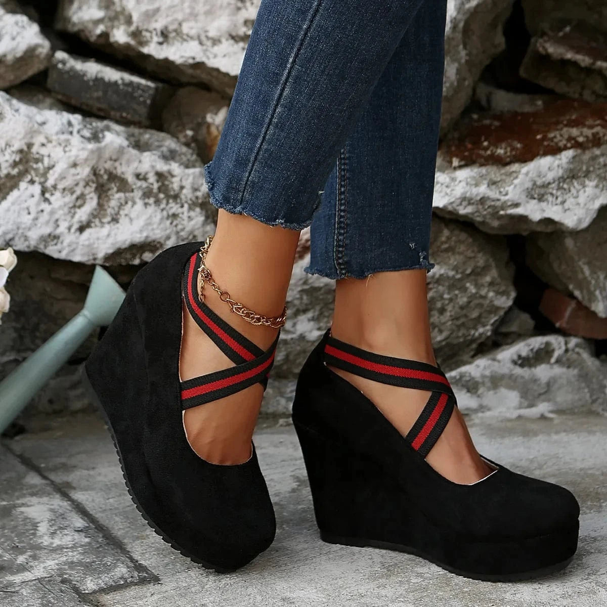 Crisscross Platform Wedge Pumps - Fashorio