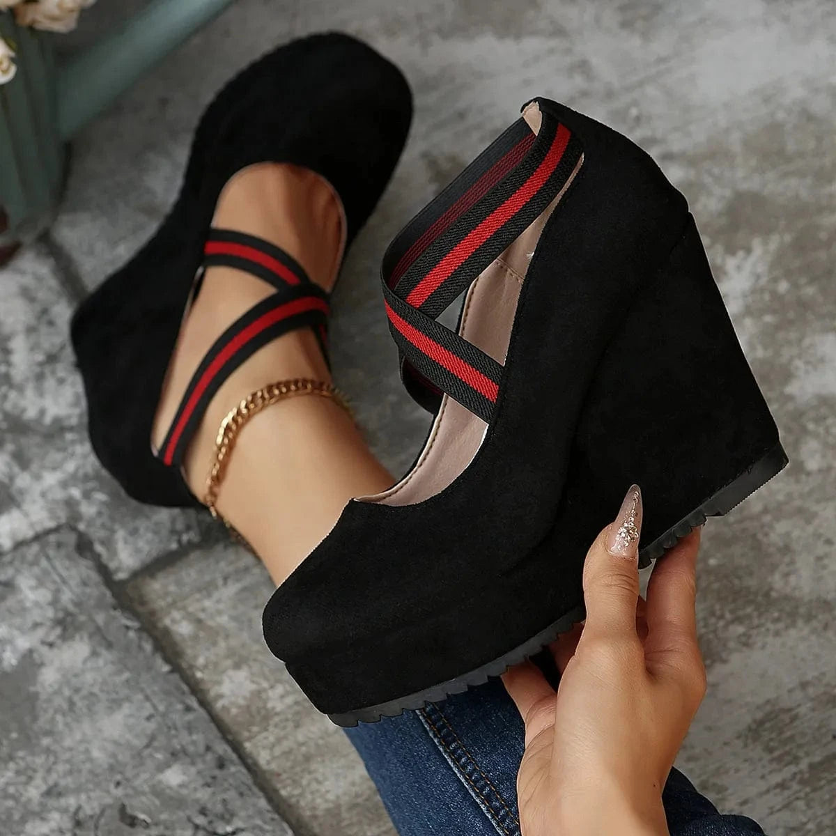 Crisscross Platform Wedge Pumps - Fashorio