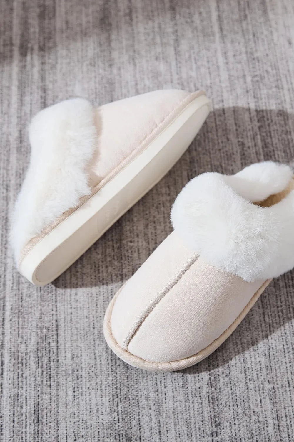 Faux Fur Round Toe Slippers - Fashorio