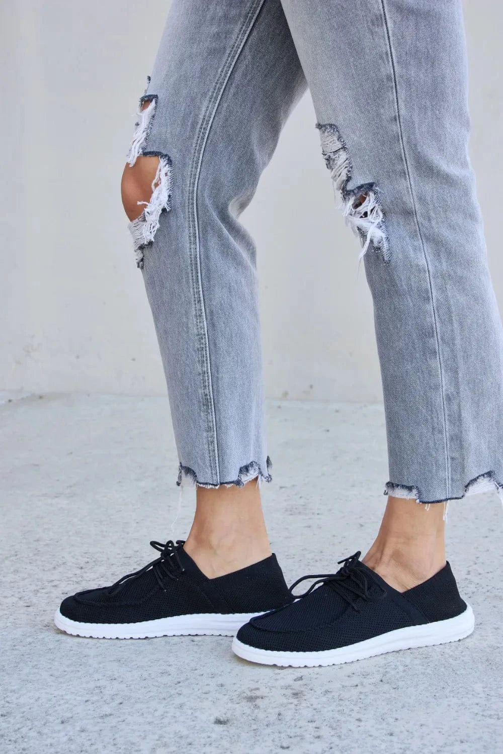 Forever Link Flat Round Toe Lace-Up Sneakers - Fashorio