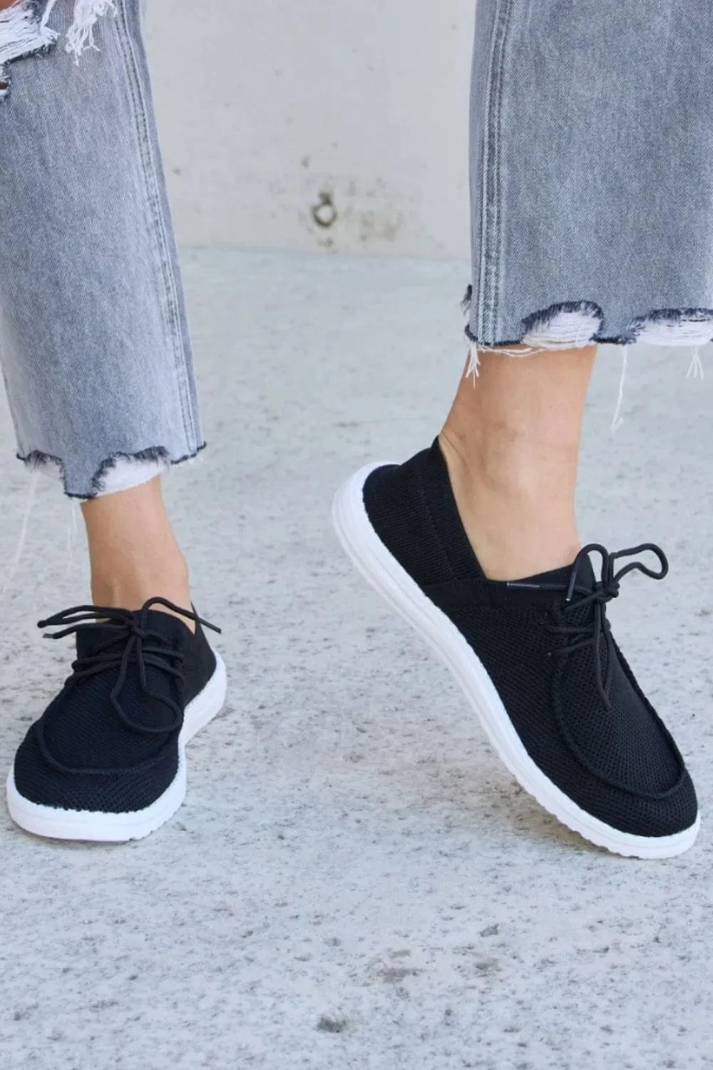 Forever Link Flat Round Toe Lace-Up Sneakers - Fashorio