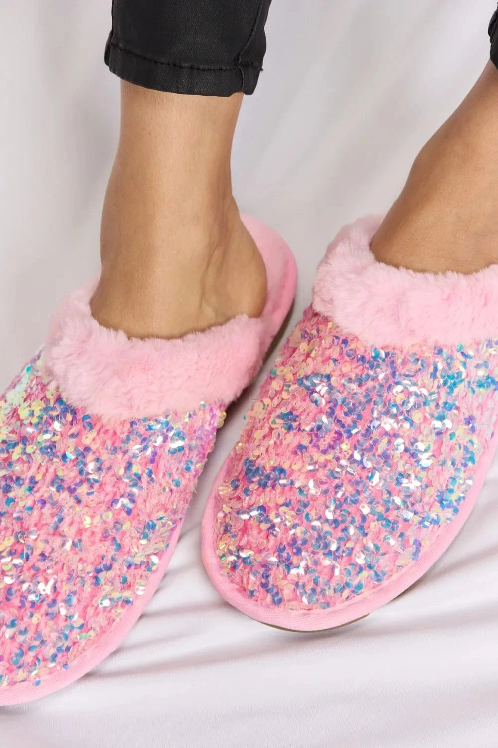 Forever Link Sequin Plush Round Toe Slippers - Fashorio