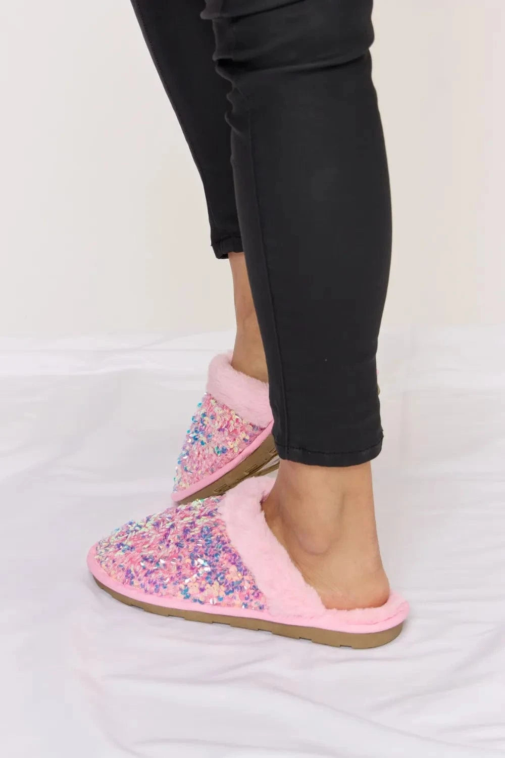 Forever Link Sequin Plush Round Toe Slippers - Fashorio