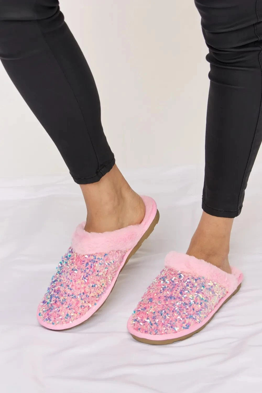 Forever Link Sequin Plush Round Toe Slippers - Fashorio