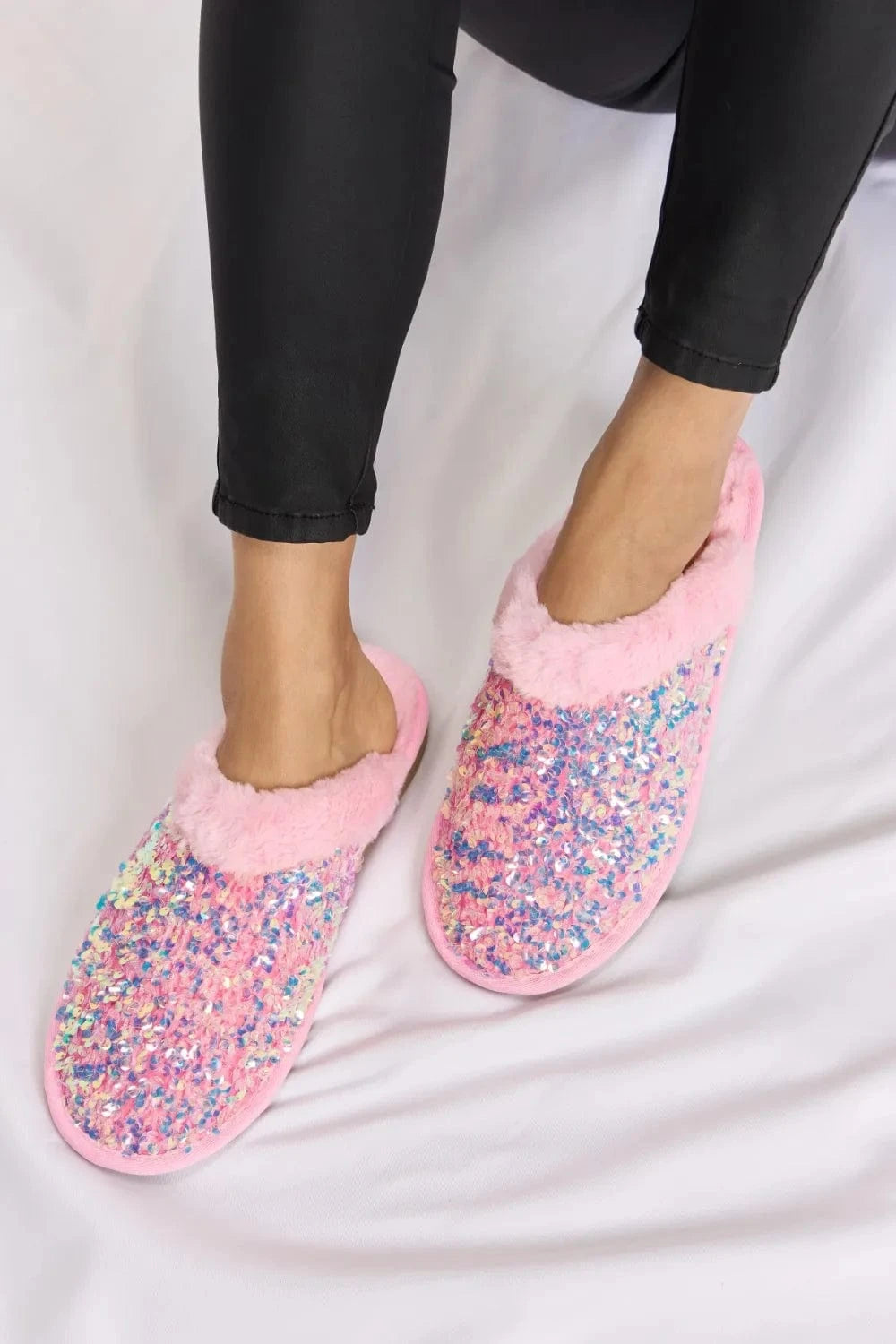 Forever Link Sequin Plush Round Toe Slippers - Fashorio