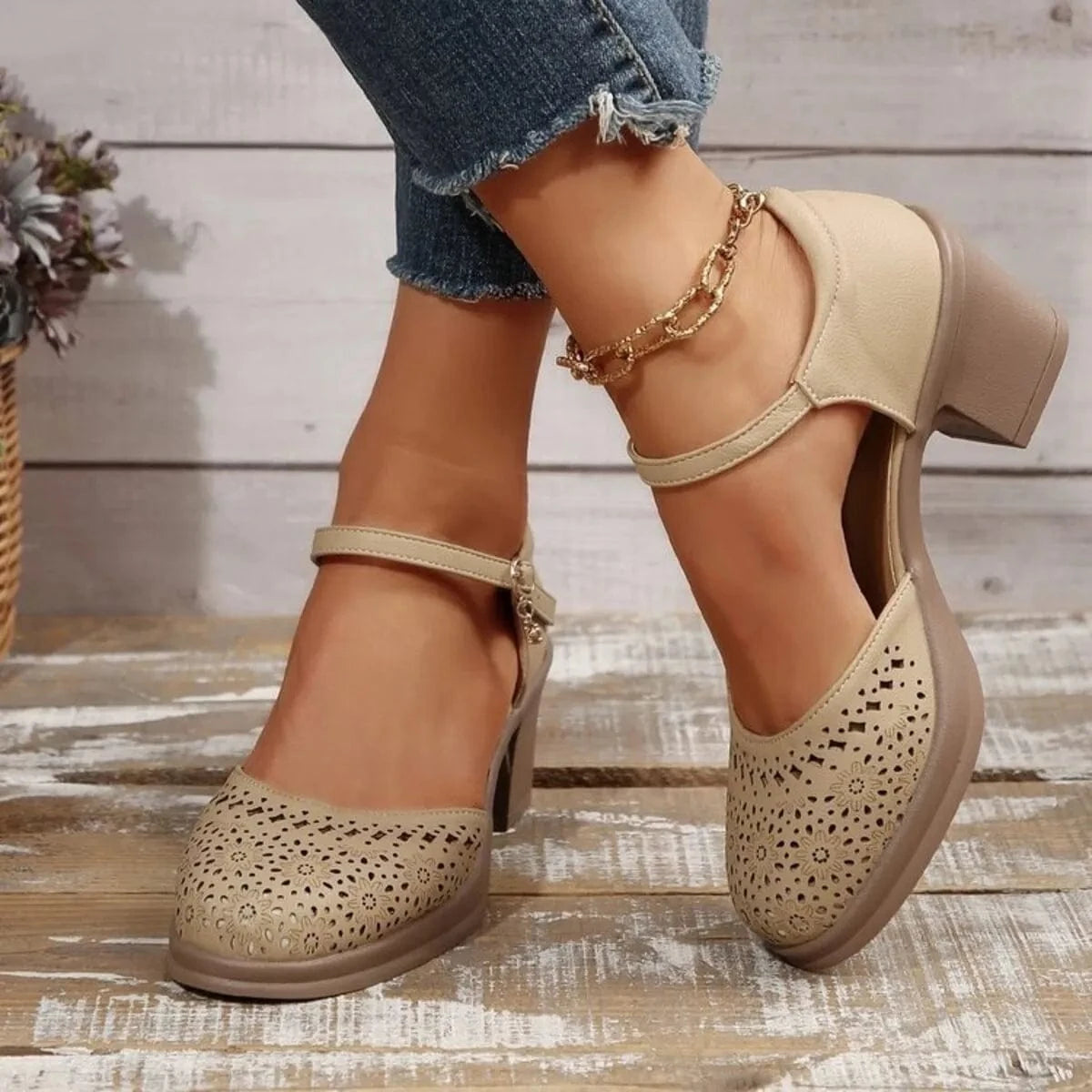 Round Toe Block Heels Pumps Khaki - Fashorio