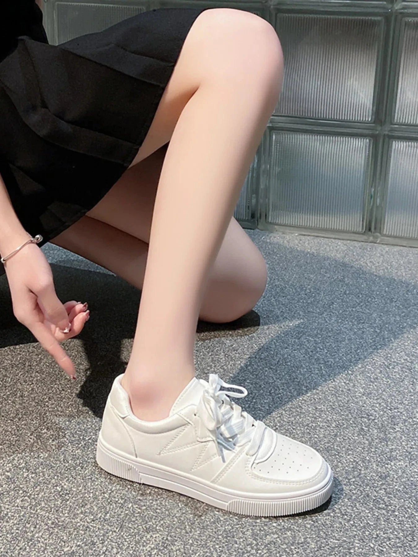 Lace Up Round Toe Sneakers - Fashorio