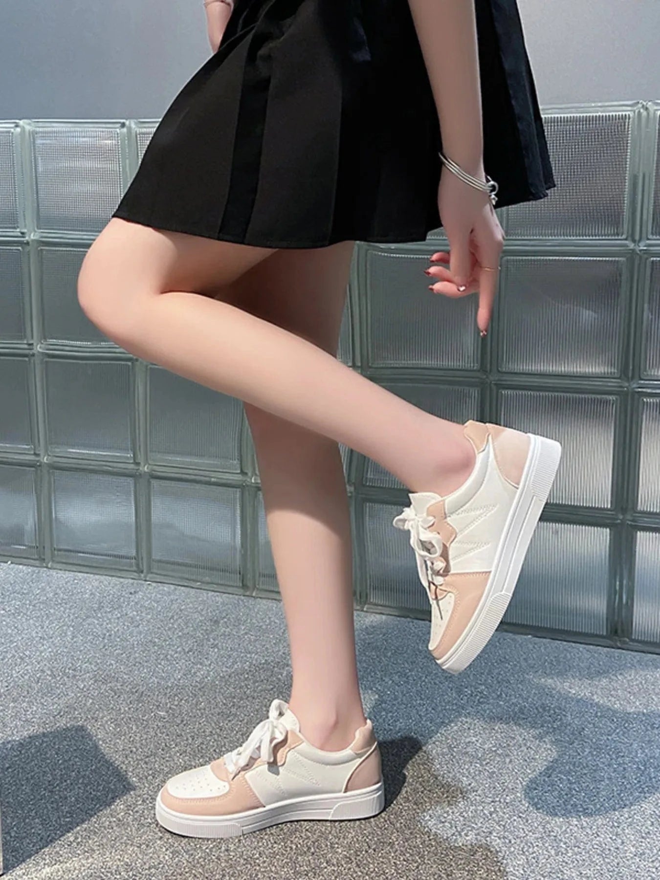 Lace Up Round Toe Sneakers - Fashorio