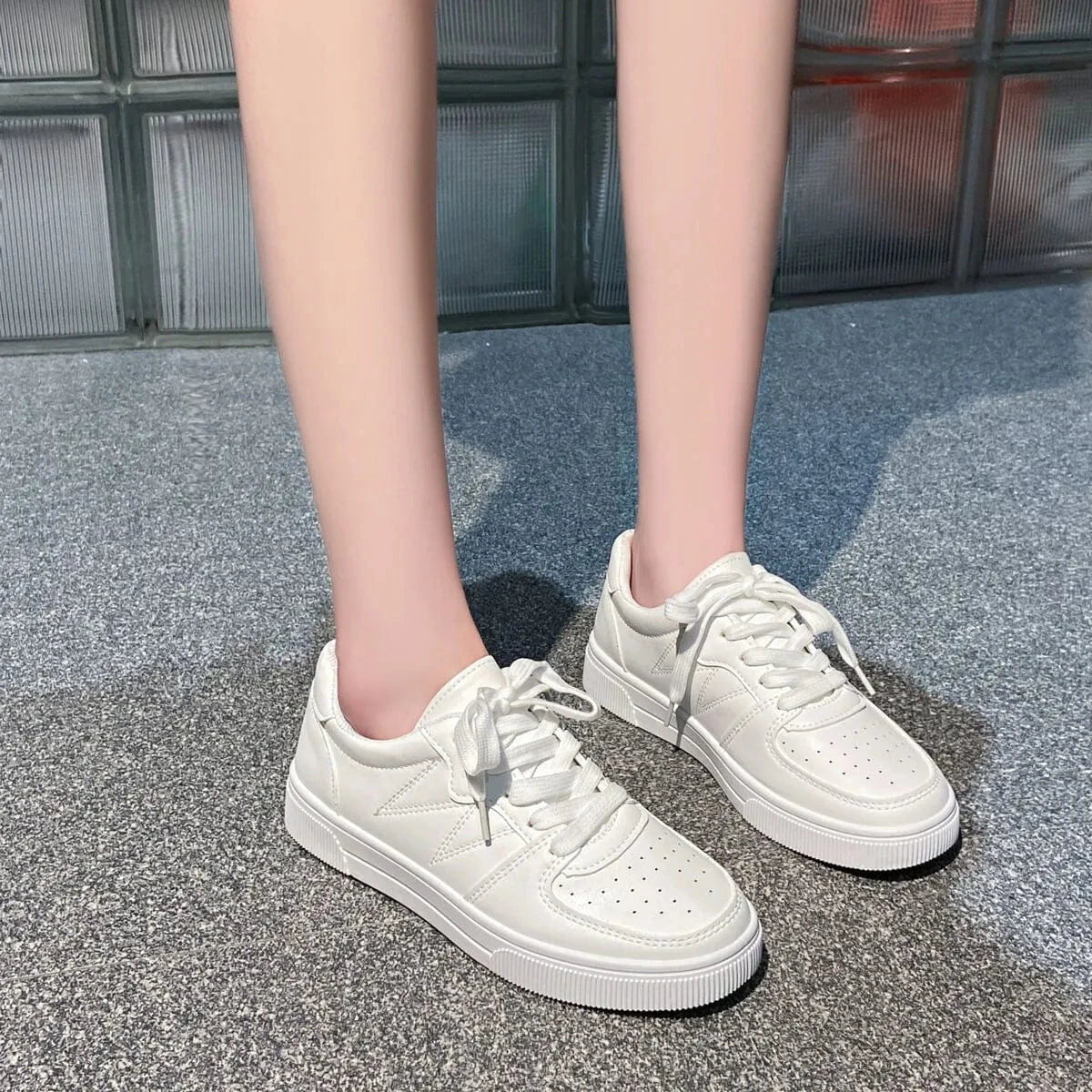 Low-Top Lace-Up Breathable Sneakers - Fashorio