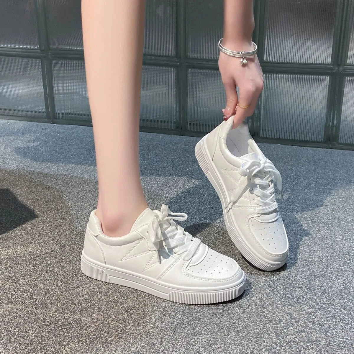 Low-Top Lace-Up Breathable Sneakers - Fashorio