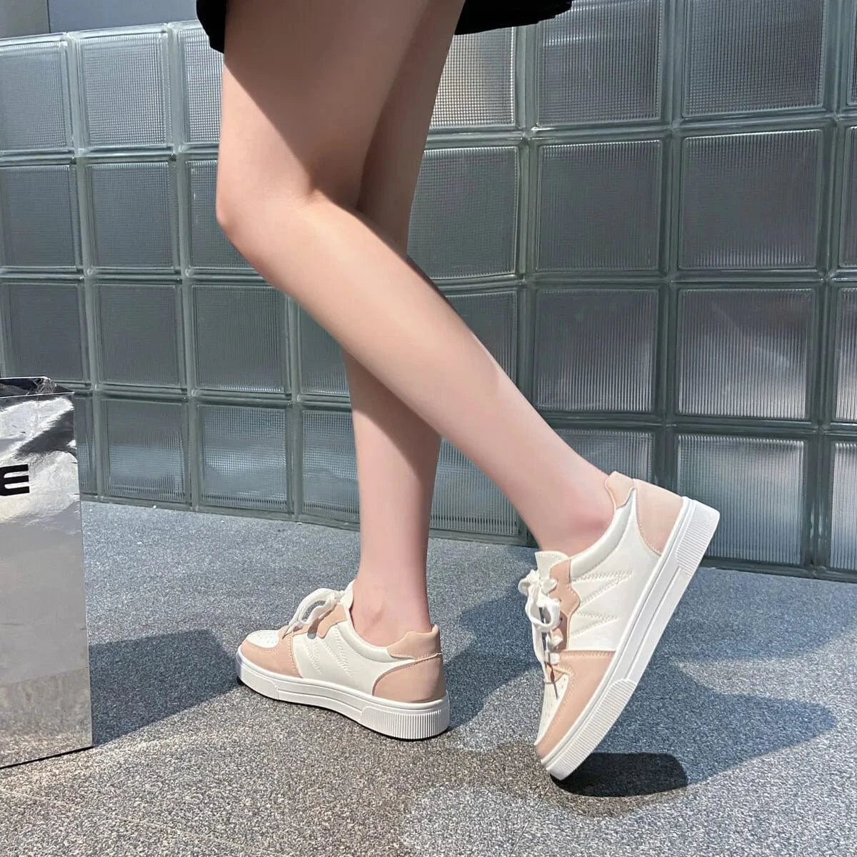 Low-Top Lace-Up Breathable Sneakers - Fashorio