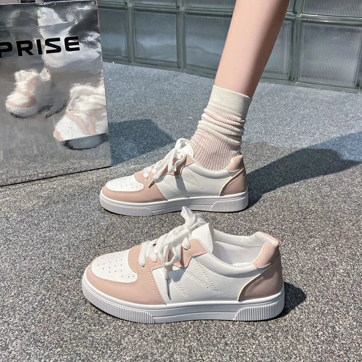 Low-Top Lace-Up Breathable Sneakers - Fashorio