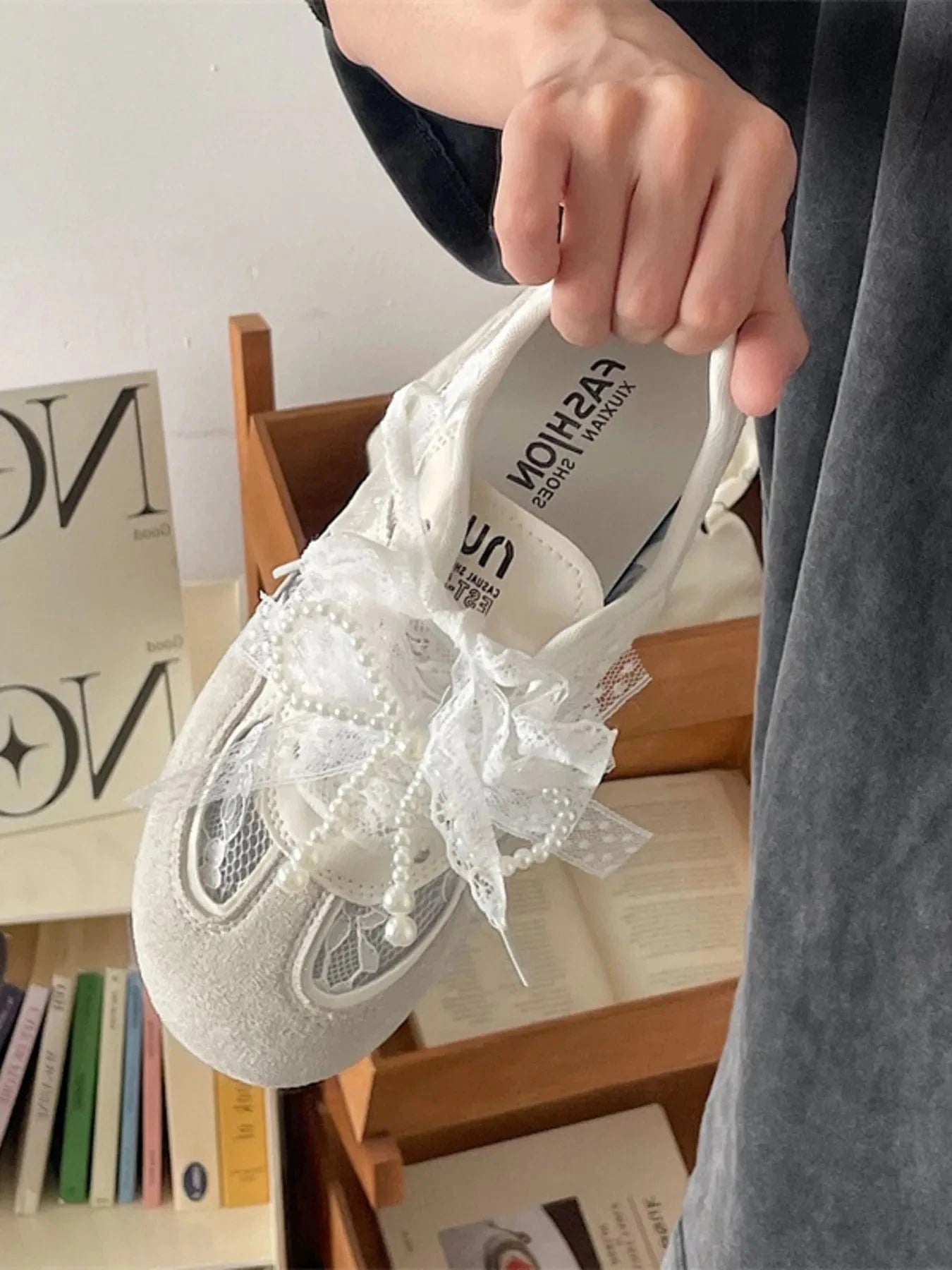 Vintage Lace Ribbon Sneakers Off-white - Fashorio