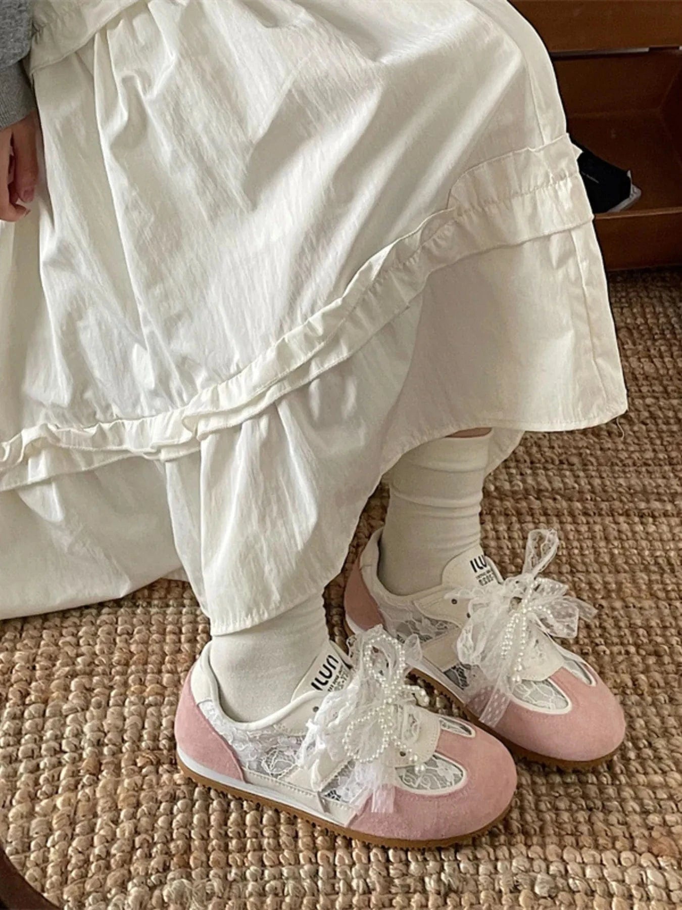 Vintage Lace Ribbon Sneakers Pink - Fashorio