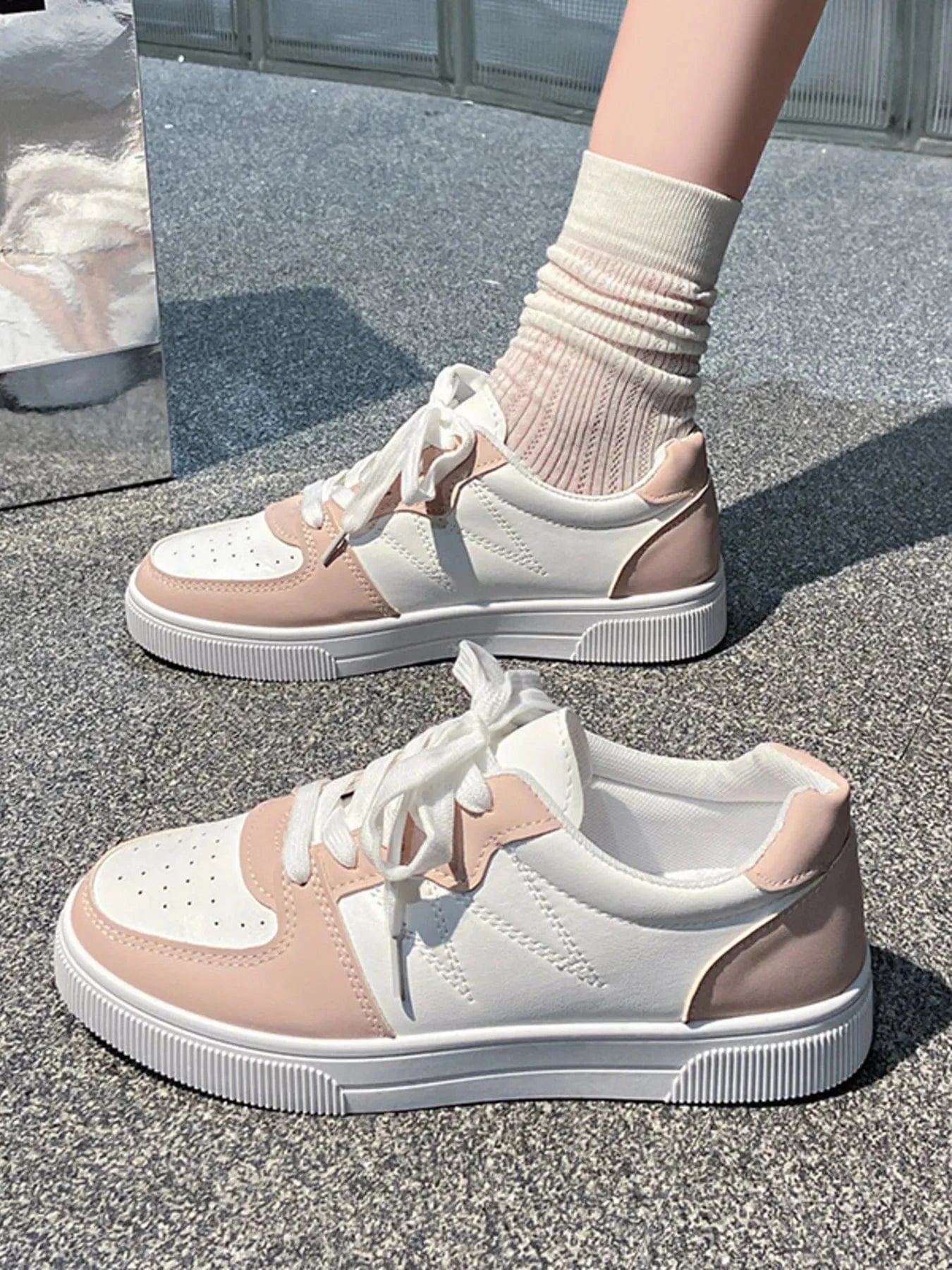 Lace Up Round Toe Sneakers Pink - Fashorio