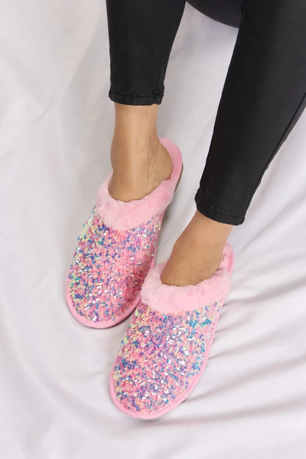 Forever Link Sequin Plush Round Toe Slippers PINK - Fashorio