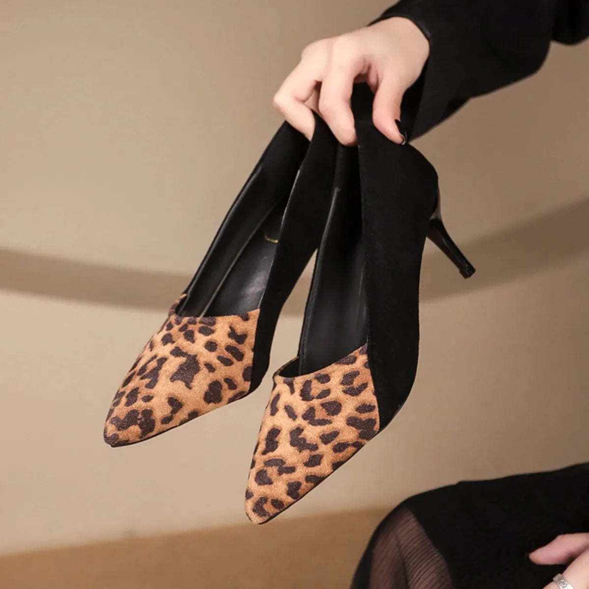 Point Toe Suede Pumps - Fashorio