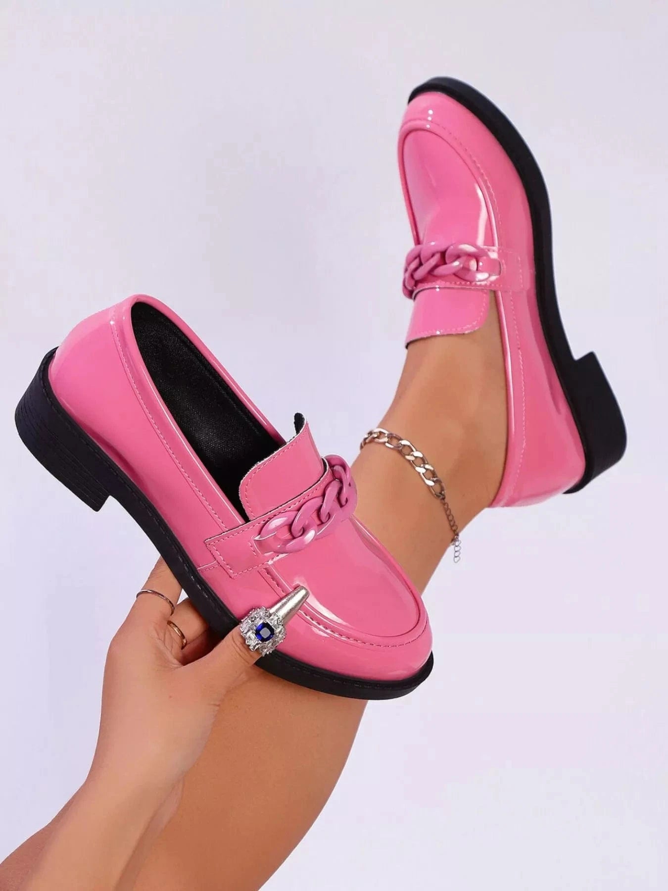 Round Toe Chain Detail Loafers - Fashorio