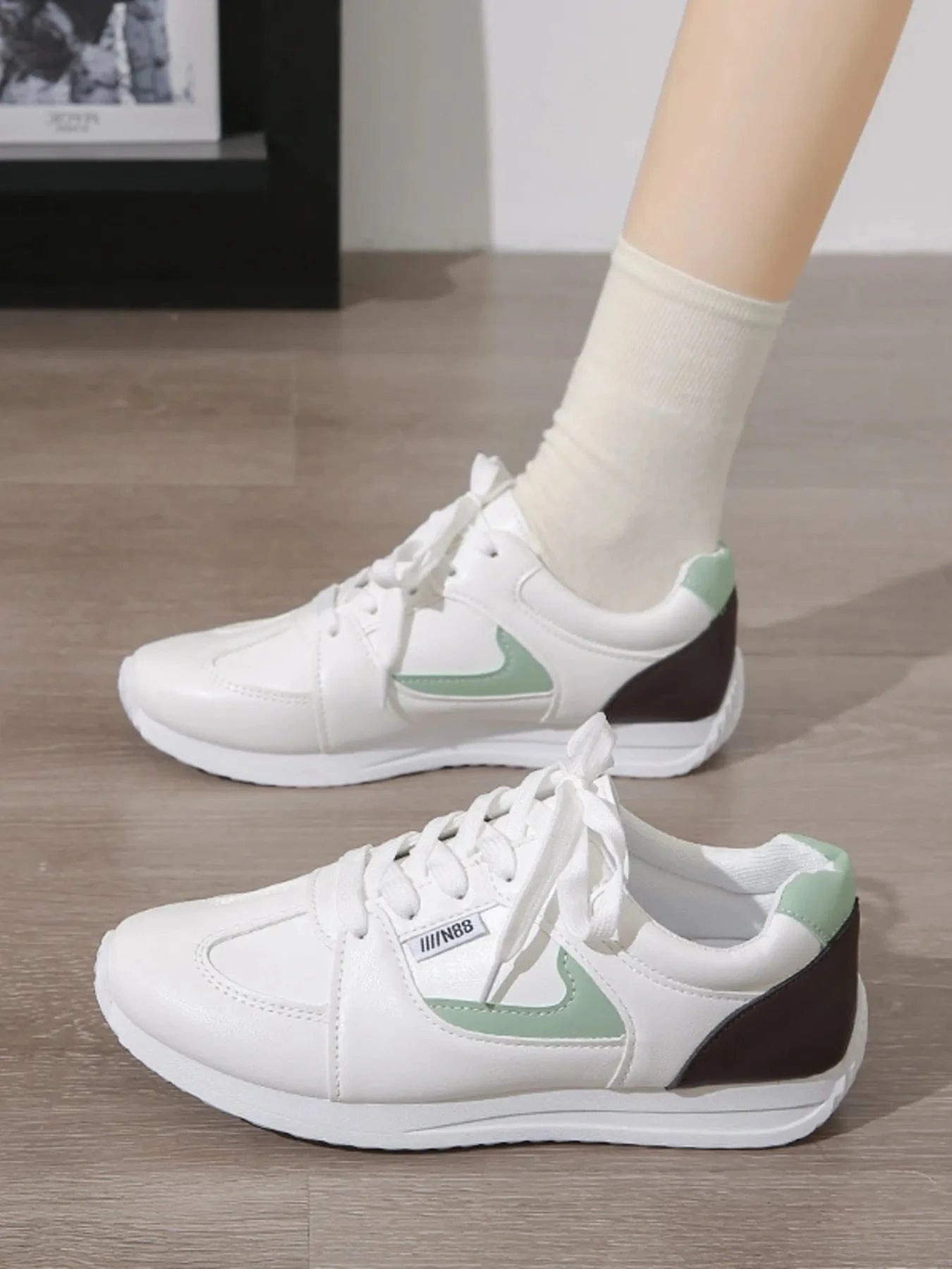 Round Toe Contrast Sneakers - Fashorio