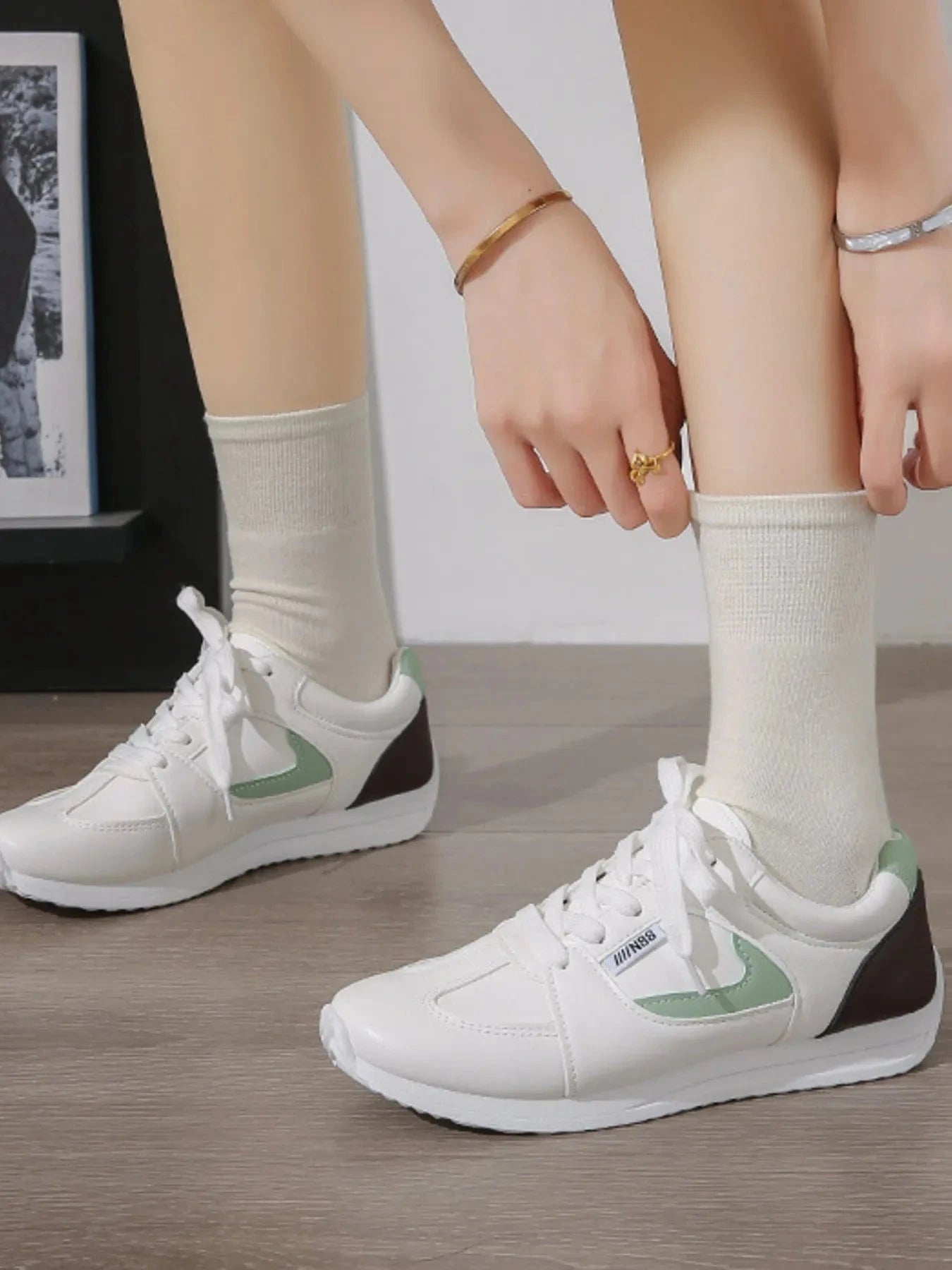 Round Toe Contrast Sneakers - Fashorio