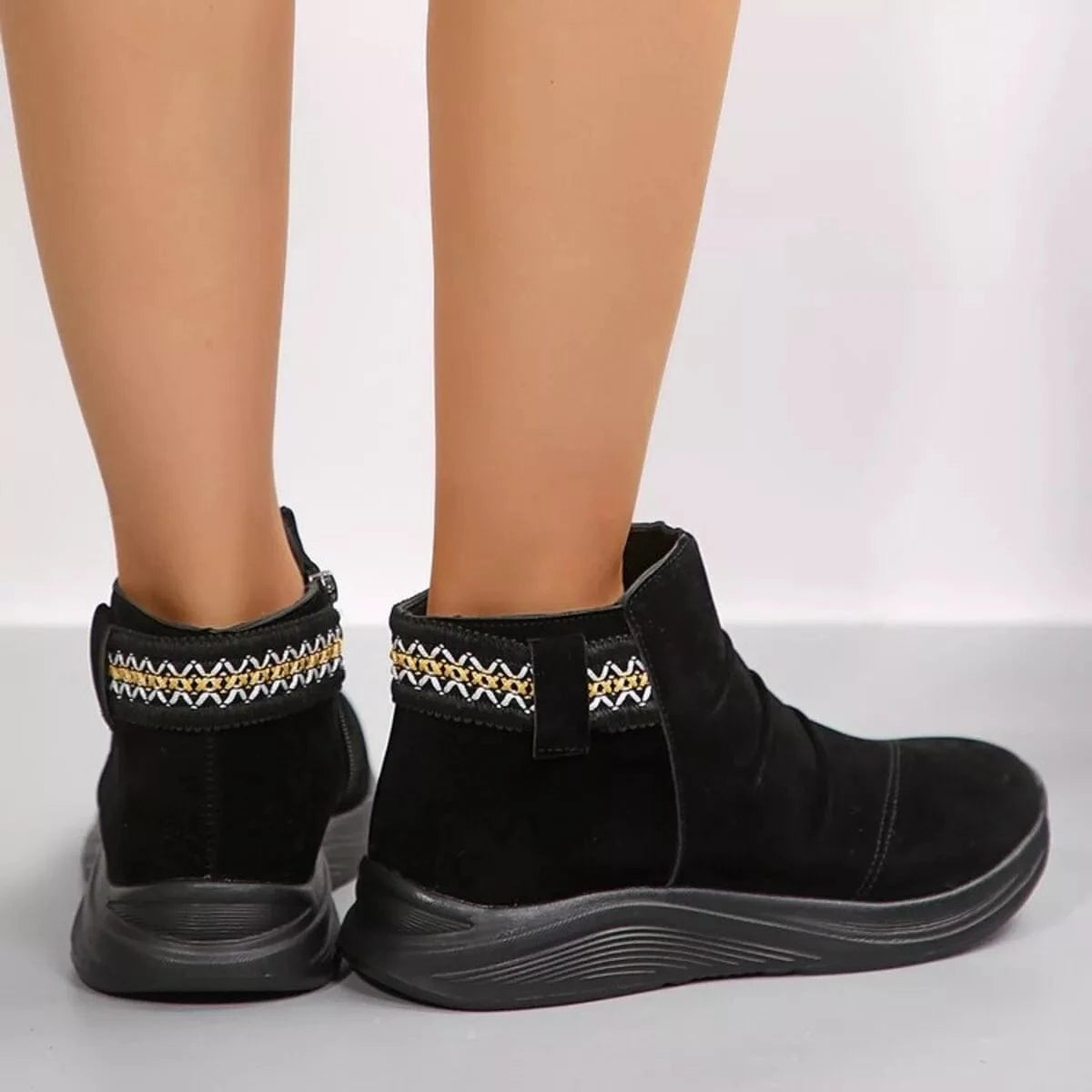 Round Toe Platform Boots - Fashorio