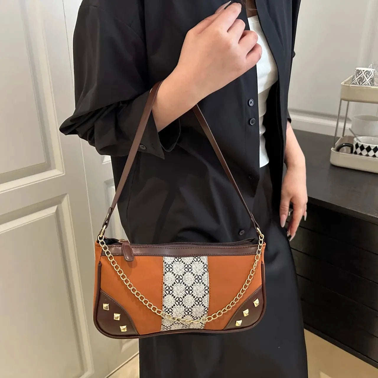 Chain Shoulder Bag with Studded Details Brown onesize - Fashorio
