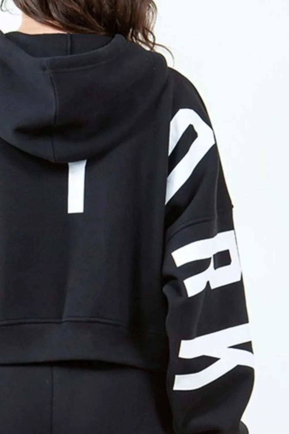 American Bazi Letter Graphic Long Sleeve Drawstring Cropped Hoodie - Fashorio