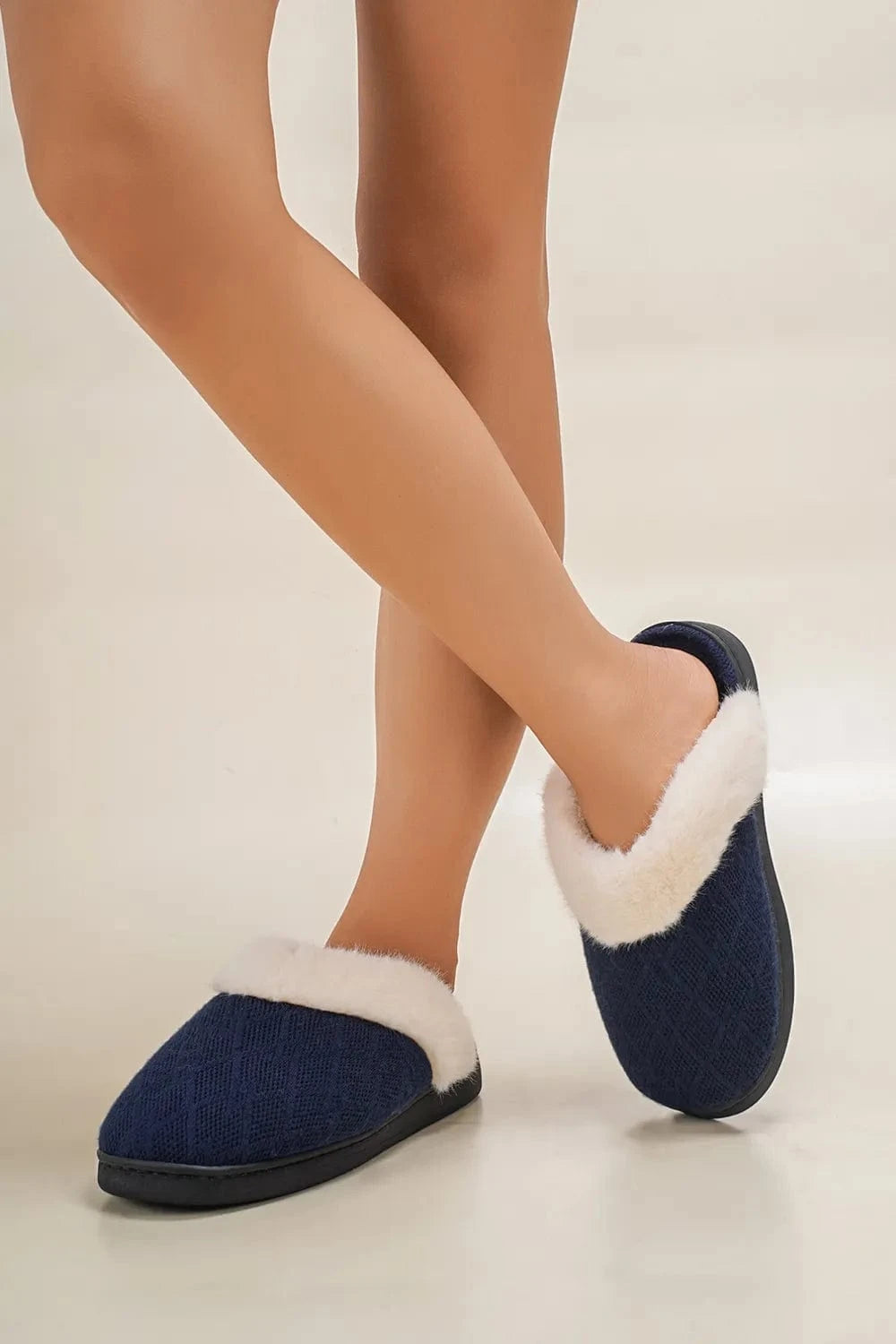 Thermal Faux Fur Round Toe Slippers - Fashorio