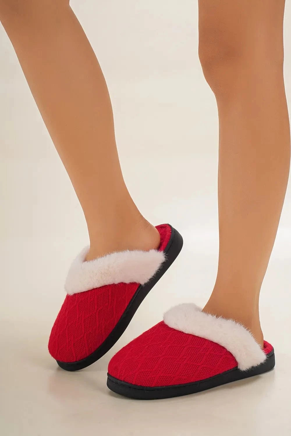 Thermal Faux Fur Round Toe Slippers - Fashorio