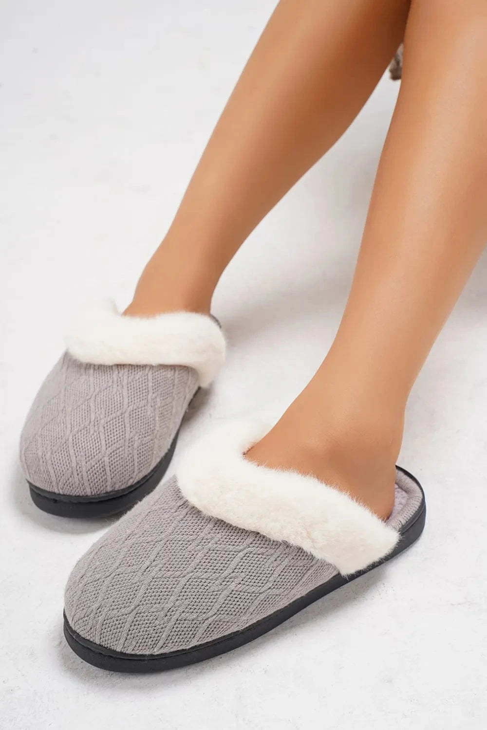 Thermal Faux Fur Round Toe Slippers - Fashorio