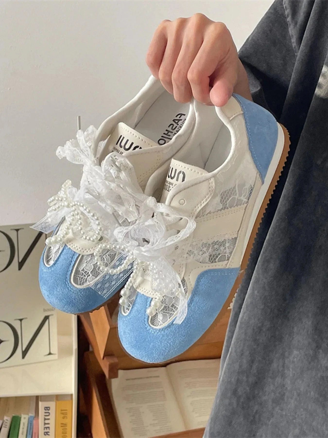 Vintage Lace Ribbon Sneakers - Fashorio