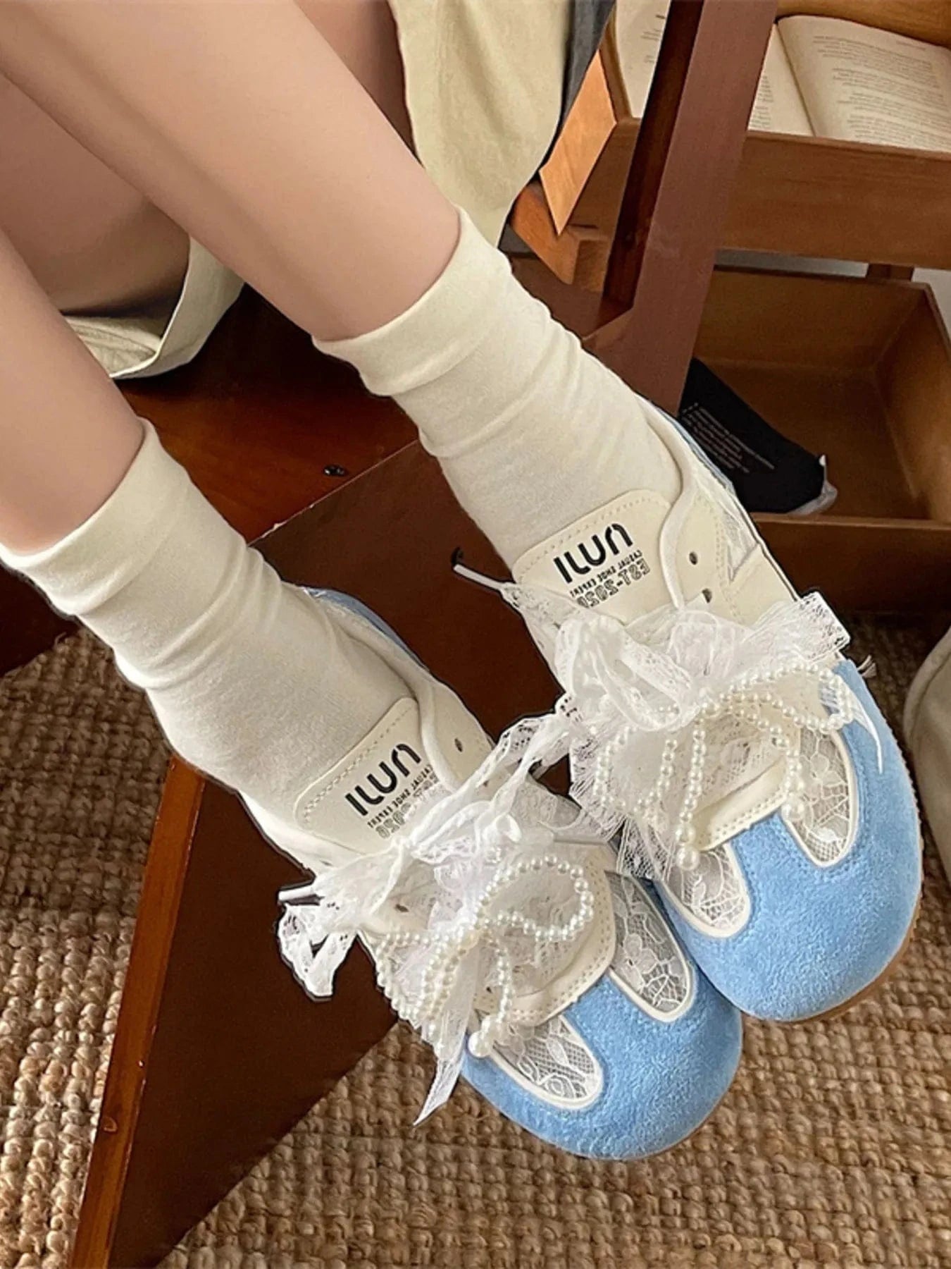 Vintage Lace Ribbon Sneakers - Fashorio