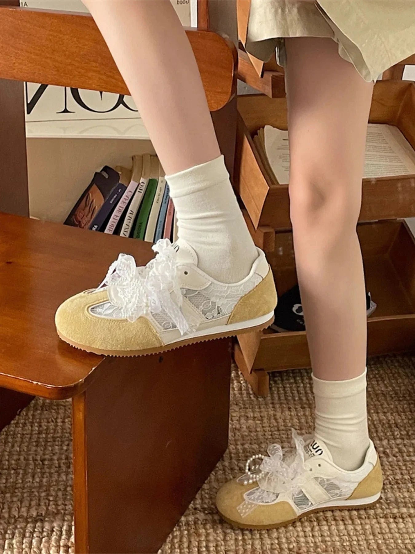 Vintage Lace Ribbon Sneakers - Fashorio