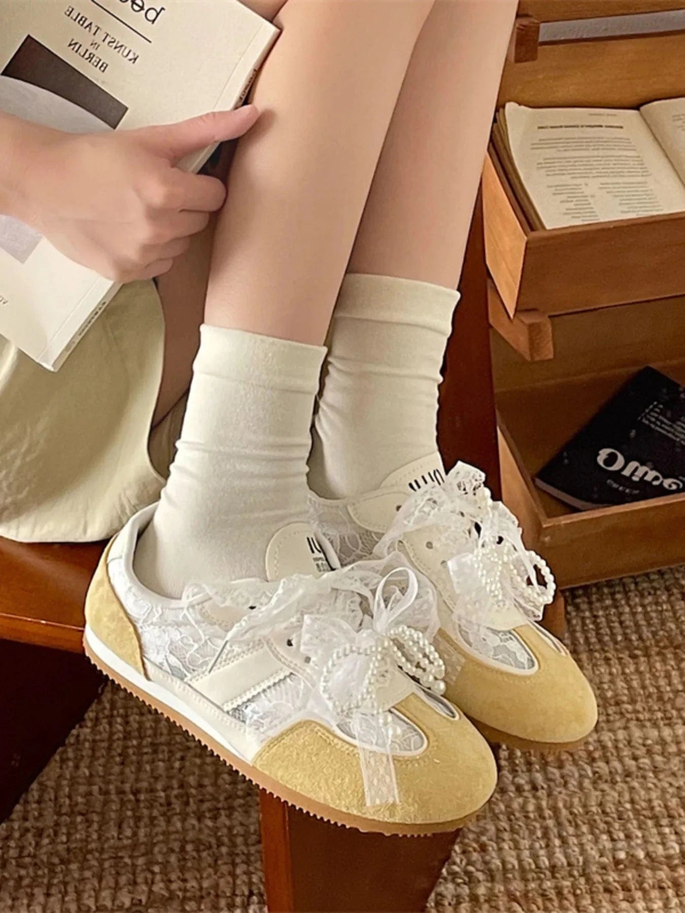 Vintage Lace Ribbon Sneakers - Fashorio