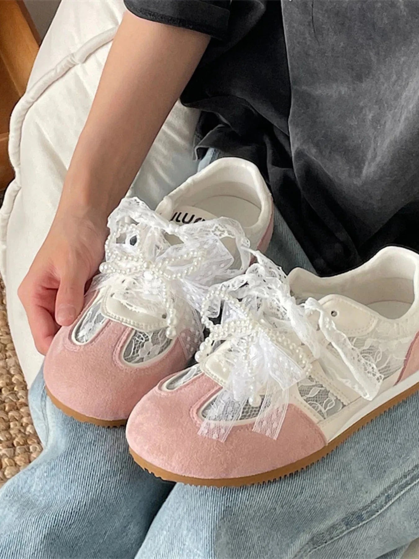 Vintage Lace Ribbon Sneakers - Fashorio