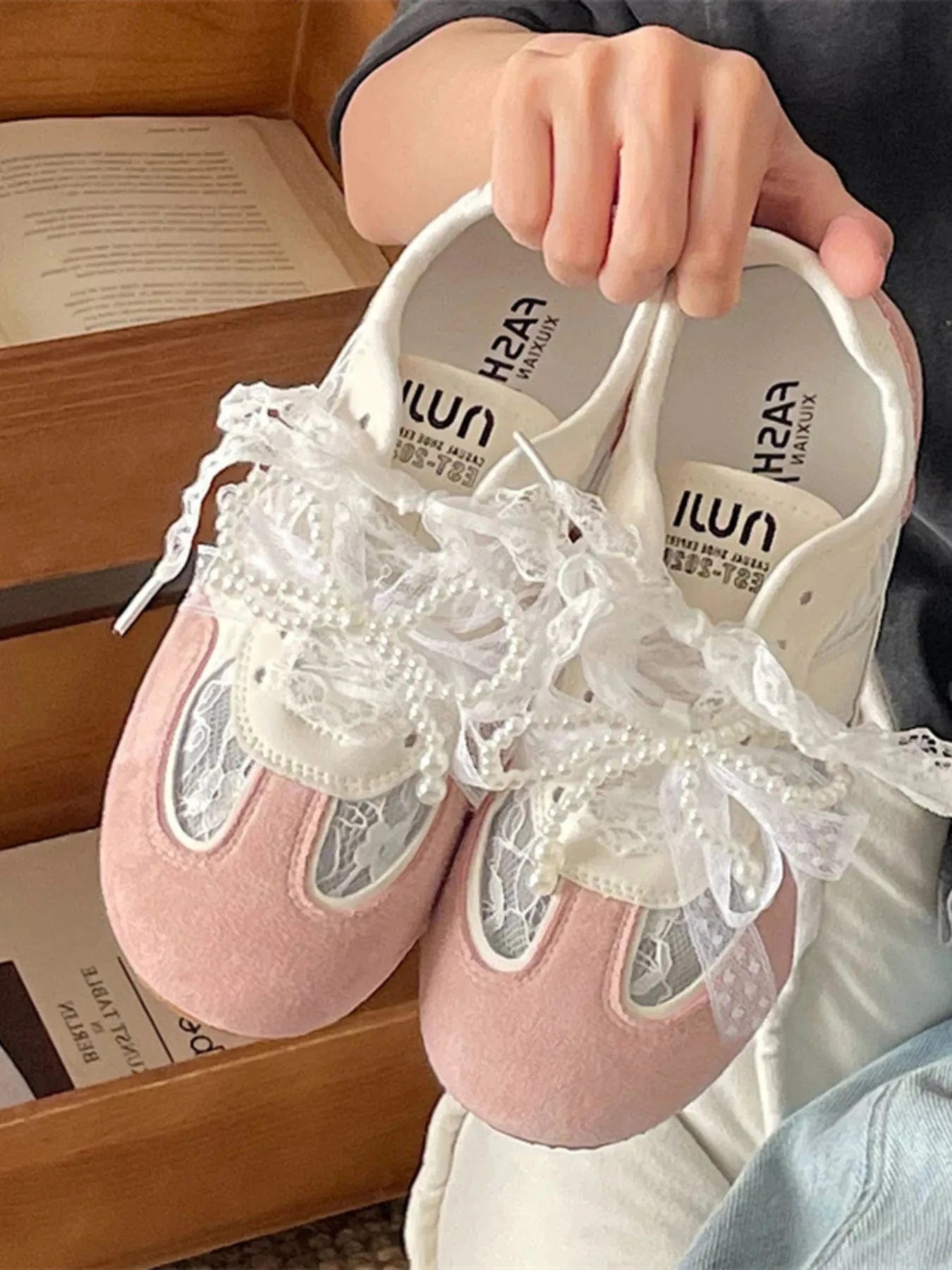 Vintage Lace Ribbon Sneakers - Fashorio