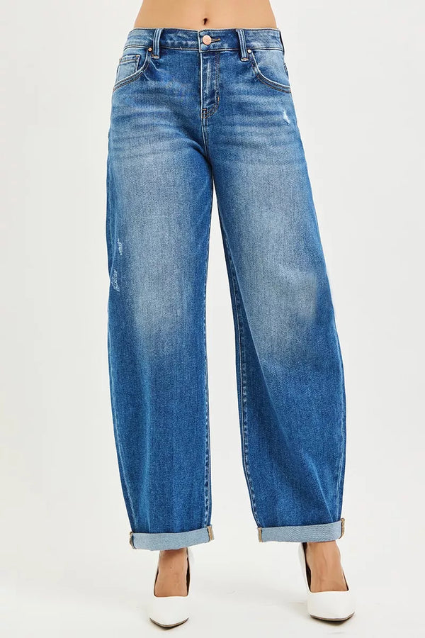 A model wearing women's curve jeans from the Fashorio collection
