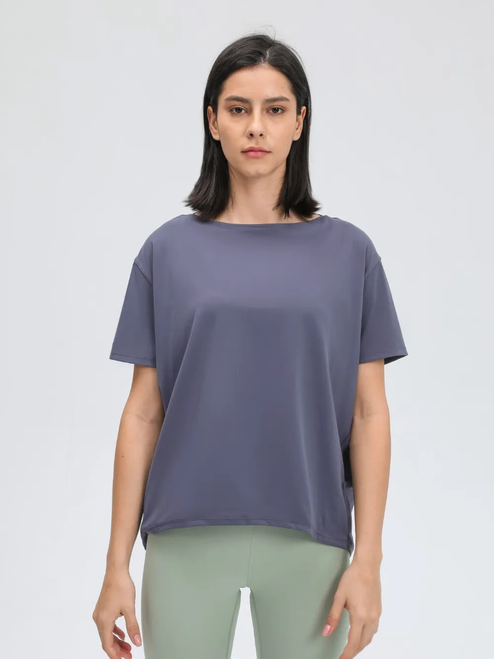 Round neck short sleeve active t-shirt seam detail