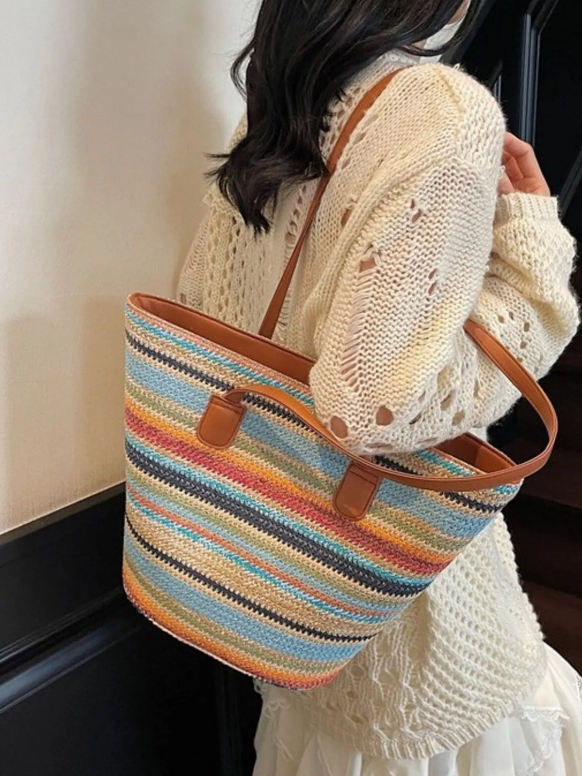 Straw shoulder bag pastel blue stripe close up