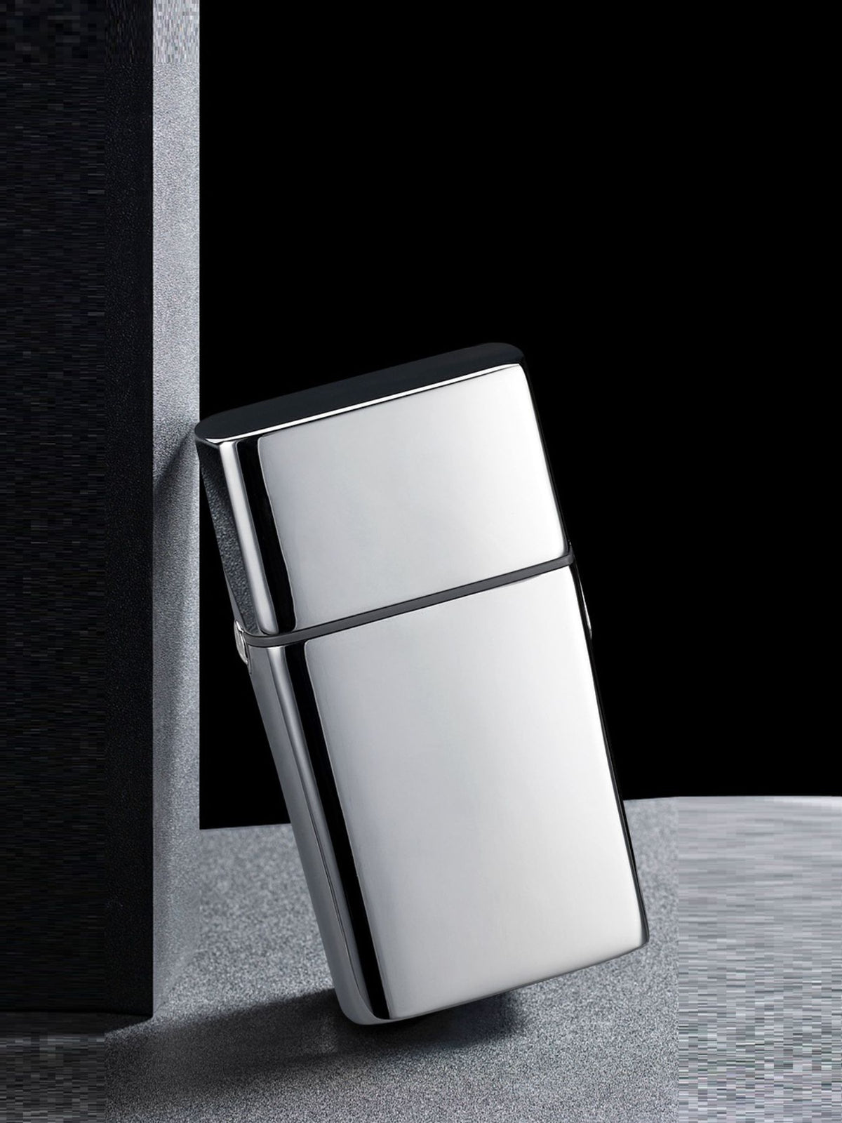 Foil shaver held in hand