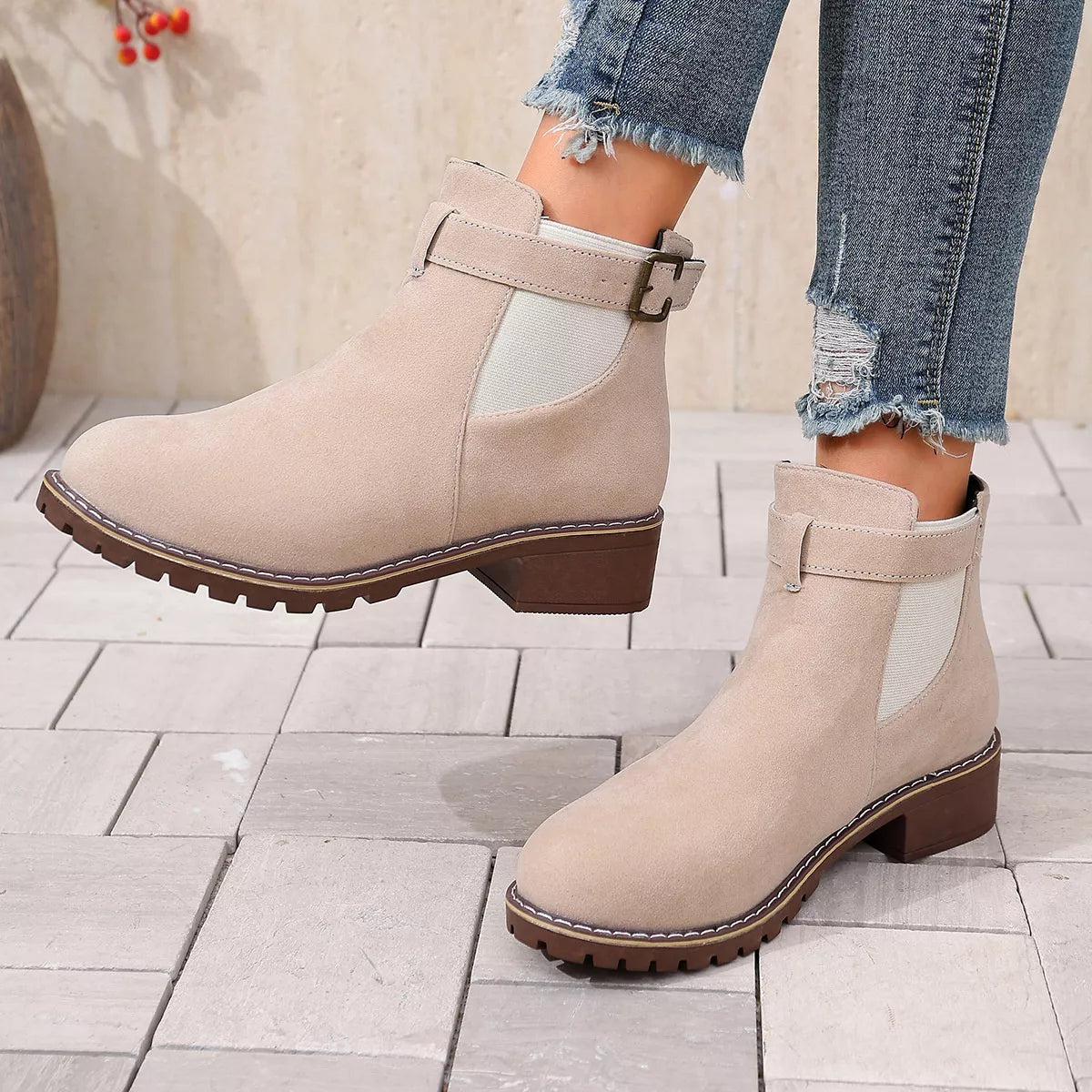 Round toe block heel boots material detail