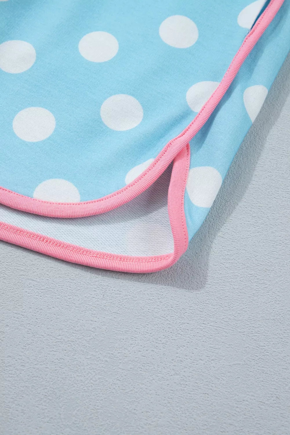 Contrast trim top and shorts set detail