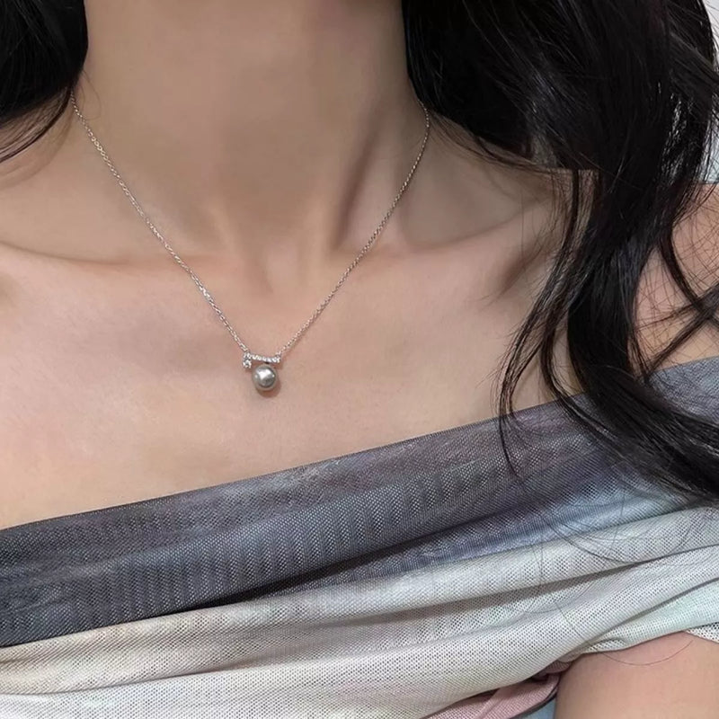 Pearl Pendant Necklace front view