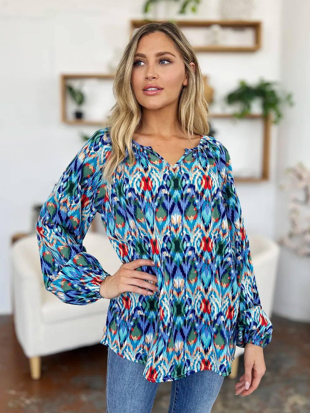 Shoulder detail of the balloon sleeve blouse