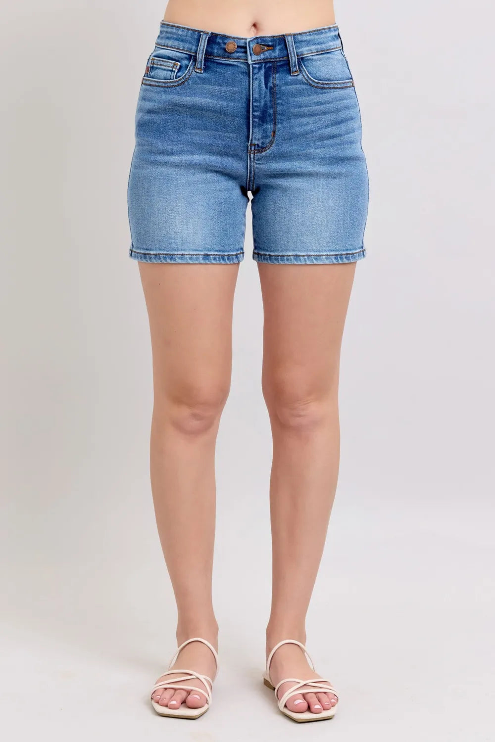 Side profile of the denim shorts with pockets