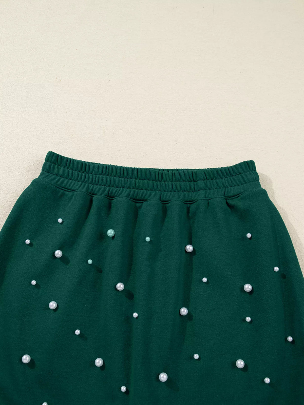 Elastic waist mini skirt detail