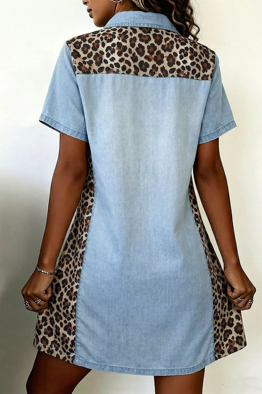 Close view of the leopard print panel detail