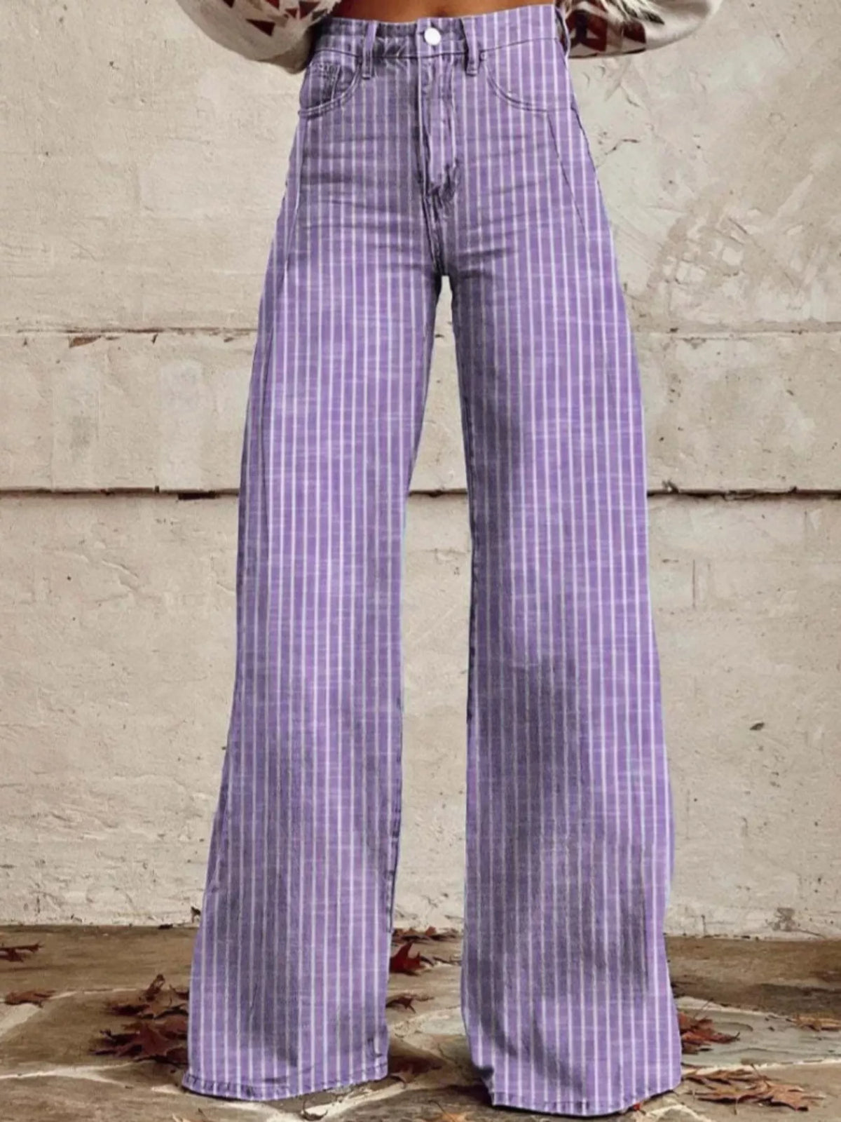 Vertical stripe detail on wide leg jeans